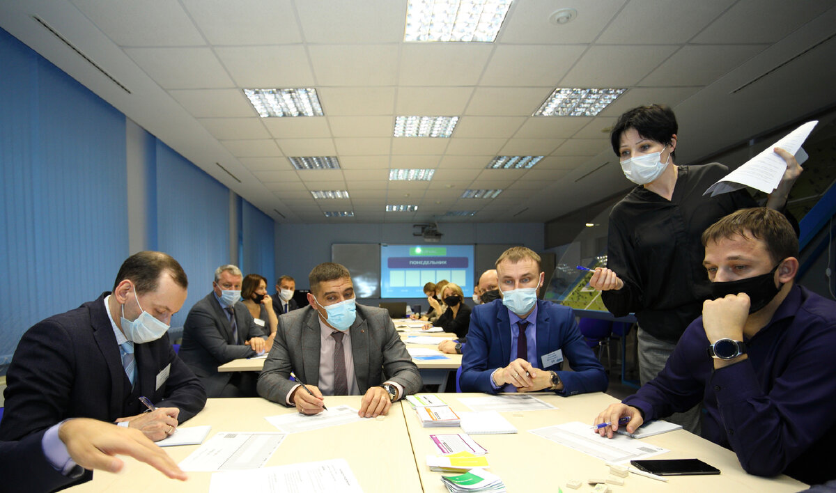 Будущие управленцы выполняют упражнения