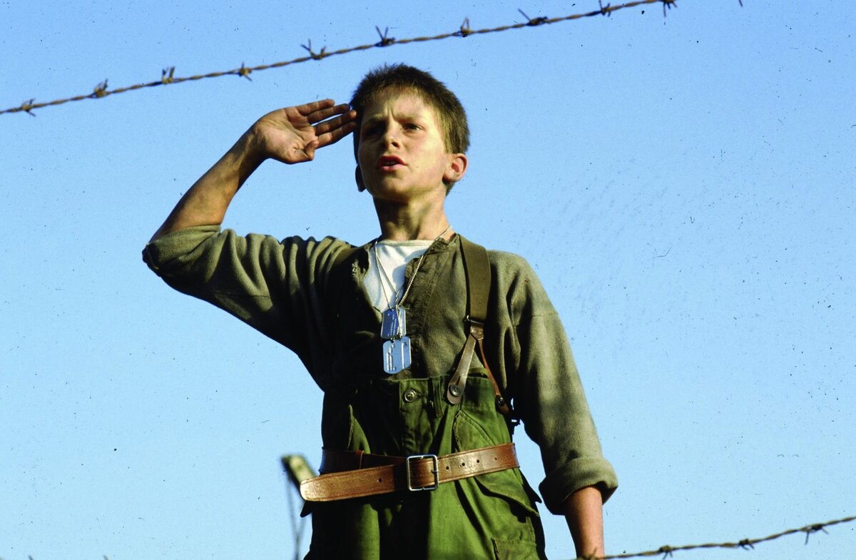 Кадр из фильма "Империя Солнца", 1987 г.