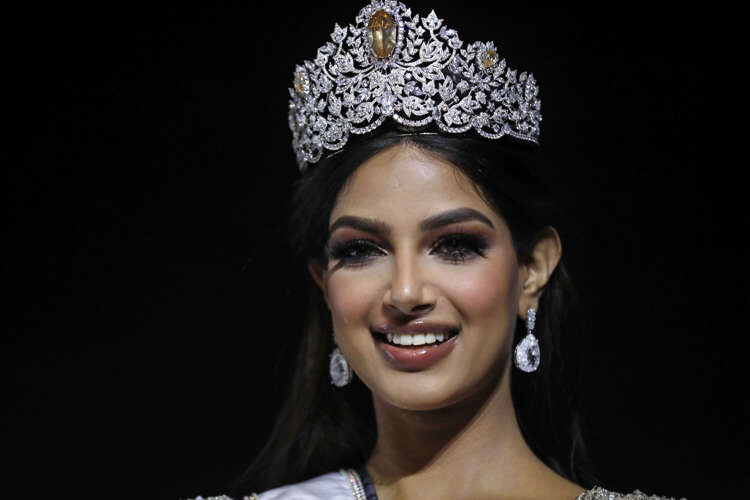    Мисс Вселенная 2021 Харнааз Сандху из Индии в короне «Сила единства»