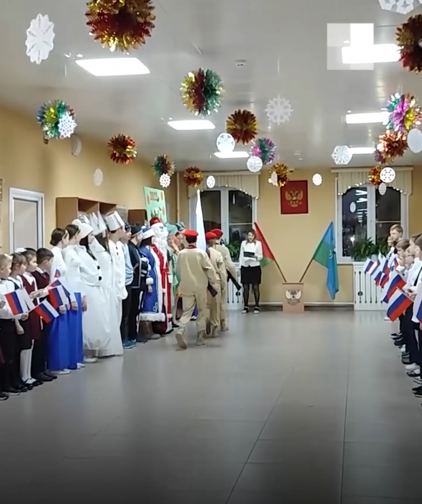 Дед Мороз остался не у дел, инициативу перехватили ребята с автоматами