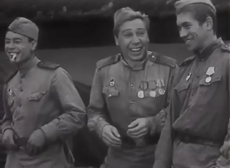 Он откладывал себе на похороны с чаевых. А на памятник накопить не успел... Просто актер Борис Гитин