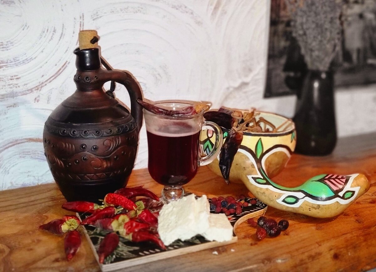 Молдова красное. Молдавские традиции. Молдаване с вином. Традиционный молдавский дом. Касамаре молдавская традиция.