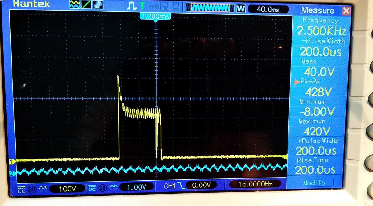 "Тычок" и соответствующая эпюра напряжения, время в одной клетке - 40 мс.
