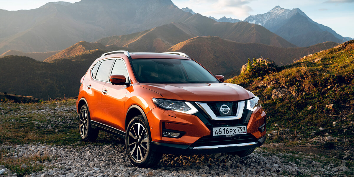 Nissan X-Trail — это внедорожник среднего размера, который существует уже почти два десятилетия, что делает его одним из старейших имен в сегменте. Впервые выпущенный в 2000 году, X-Trail претерпел ряд рестайлингов и обновлений за эти годы, но ему по-прежнему удается оставаться одним из самых популярных автомобилей в своем классе. 
Нынешняя версия X-Trail представляет собой семиместный внедорожник, который предлагает множество функций практичности и удобства. Он поставляется с различными вариантами двигателей, от 1,3-литрового бензинового двигателя до 2,5-литрового бензинового гибридного силового агрегата. X-Trail также оснащен рядом функций безопасности, включая систему предупреждения о выходе из полосы движения, автономное экстренное торможение и адаптивный круиз-контроль