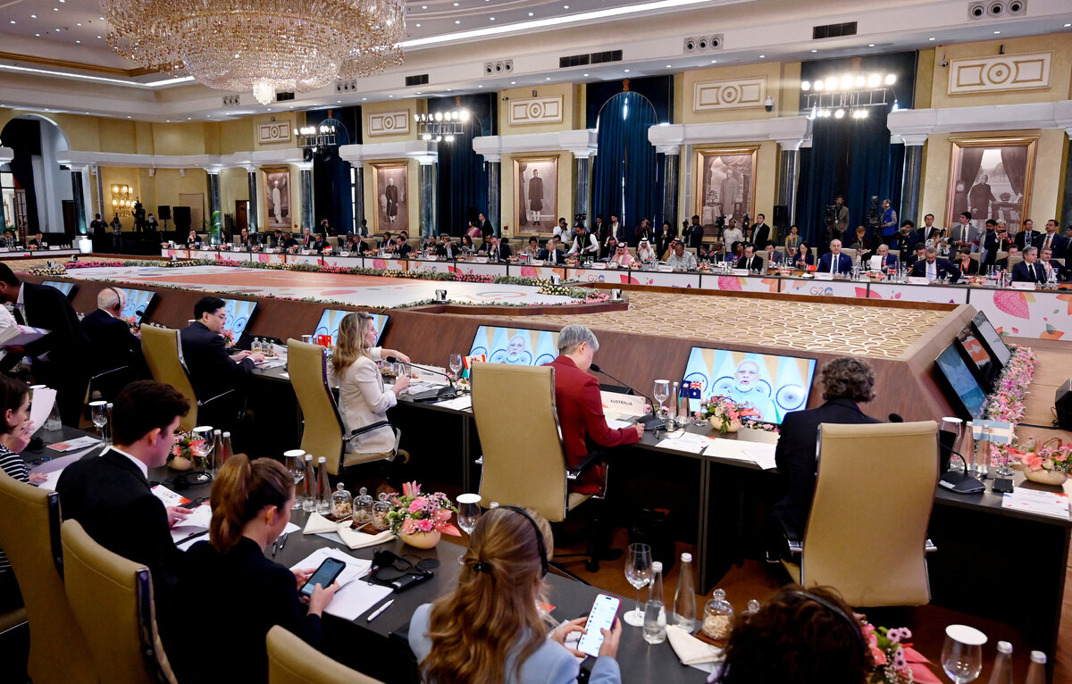 OLIVIER DOULIERY/Pool via REUTERS