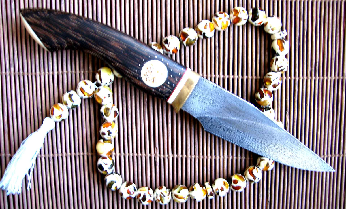 Нож и четки