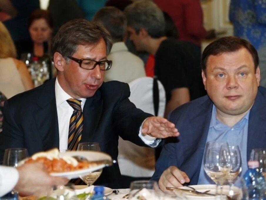 Материалы стали основанием для введения против совладельцев "Альфа-групп" санкций. 