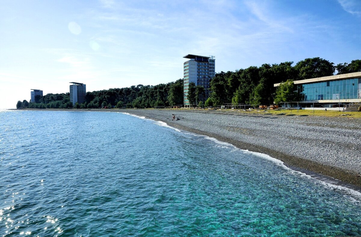 Здравницы Пицунды - было и остается весьма популярным местом у трудящихся. Фото из открытых источников