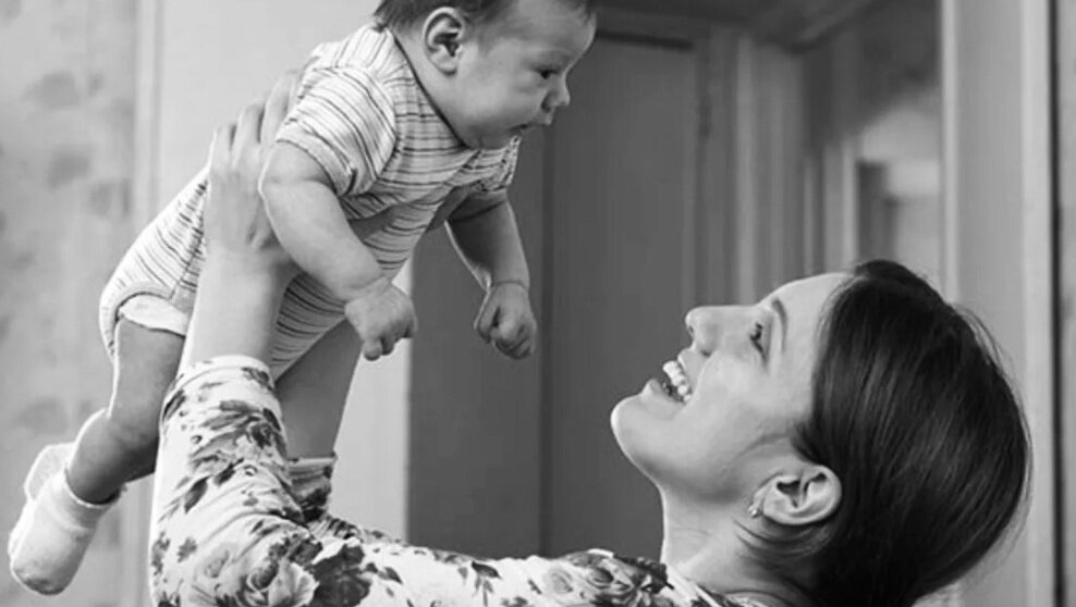 Изображение со страницы https://pediatrinfo.ru/upbringing/kak-otucit-rebenka-ot-ruk-pervye-sagi-k-samostoatelnosti.html
