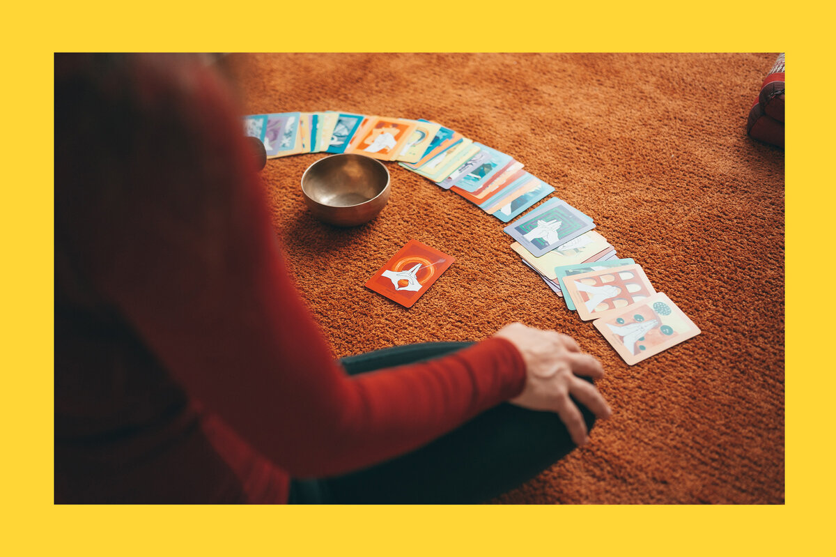     Можно или нельзя гадать самой себе на любовь? Все о запретах Таро