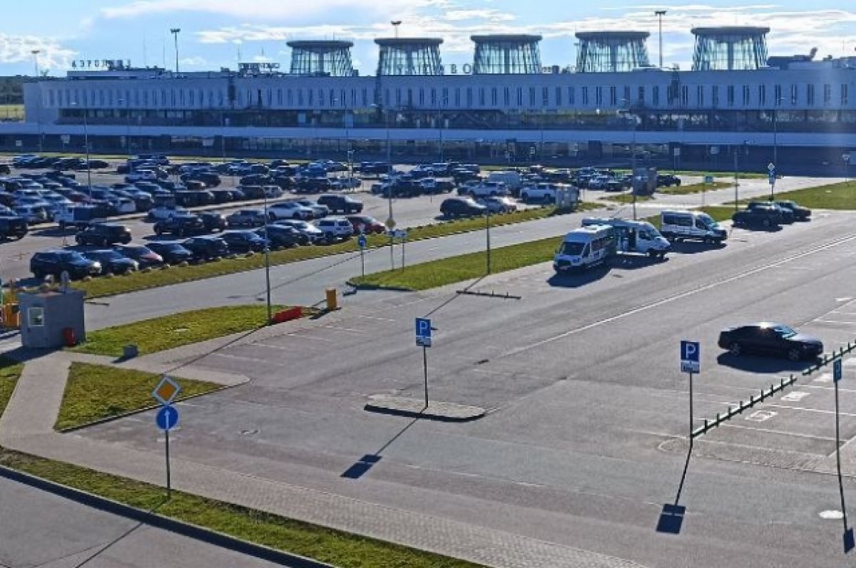    Десять тысяч нарушений правил парковки выявили в Пулково с начала 2023 года