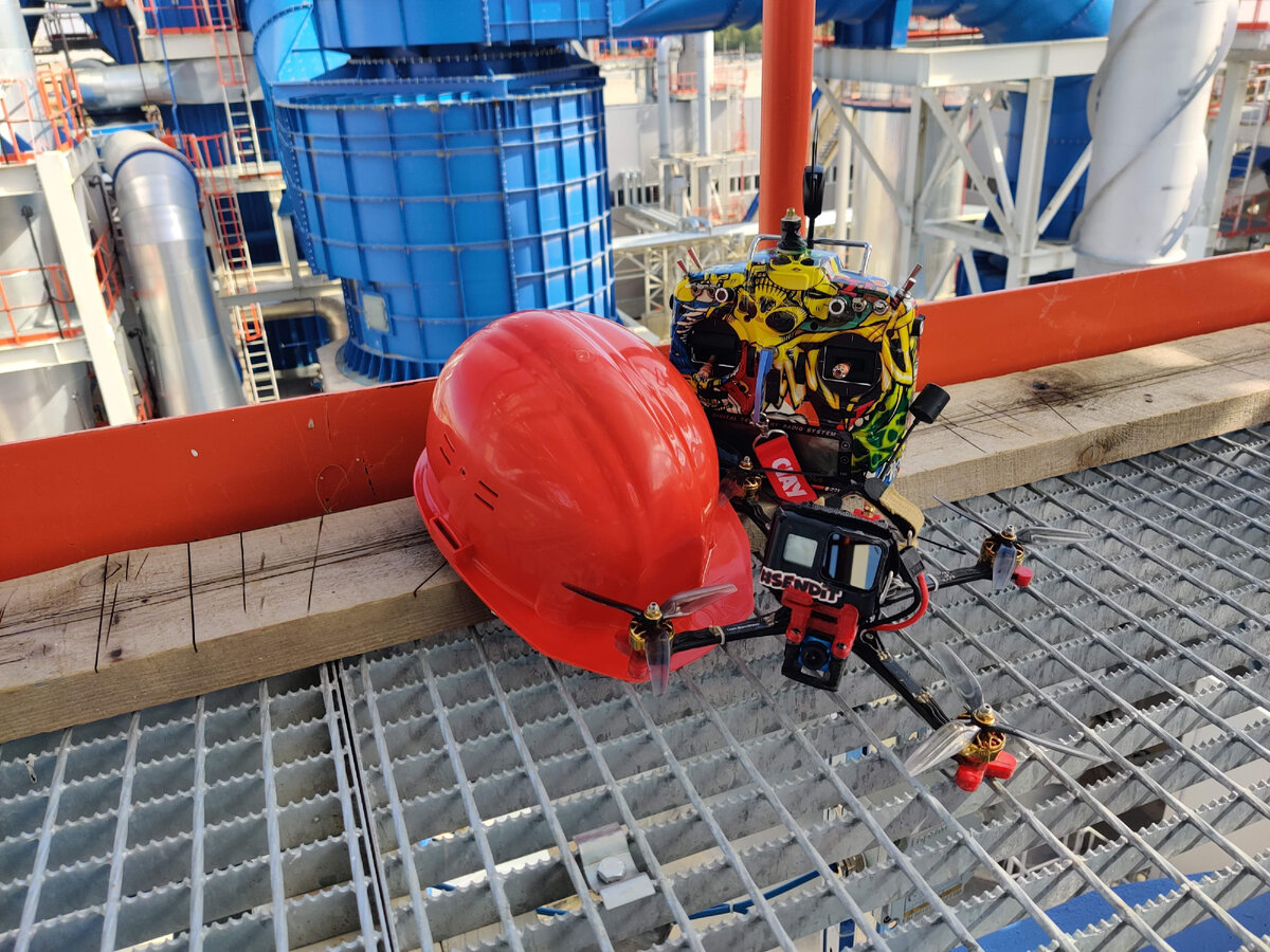 Даже если речь не о средствах РЭБ, а просто о помехах - часто приходится работать в условиях, когда окружающая техника шумит настолько сильно, что позавидуют "глушилки"