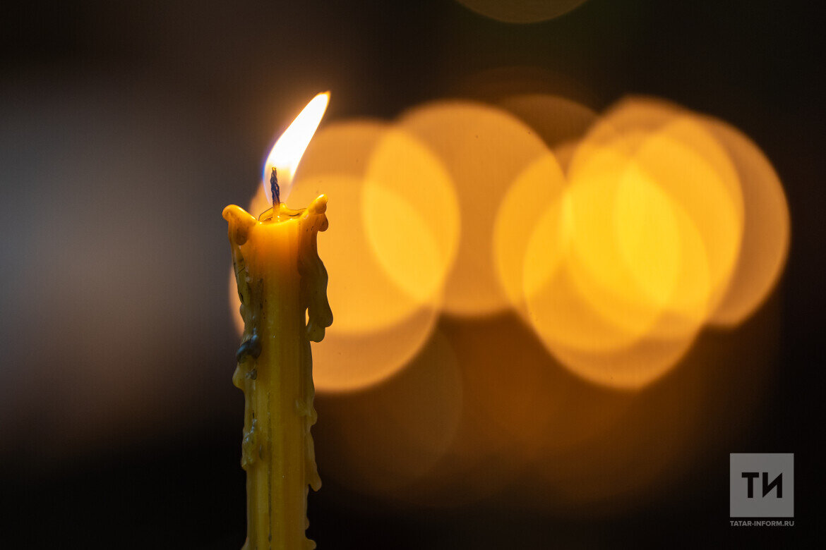 Лампада зажженная. Зула свеча буддийская. Неугасимая лампада. Лампадка для свечи. Лампада для свечи.