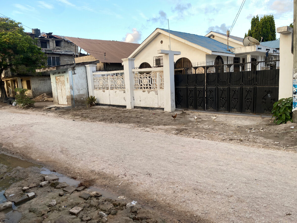 Улица у Мзунгу дома 