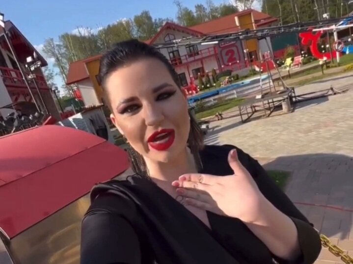 Саша Черно, новый образ. Источник: соцсеть                                                       (2 фото)                                         