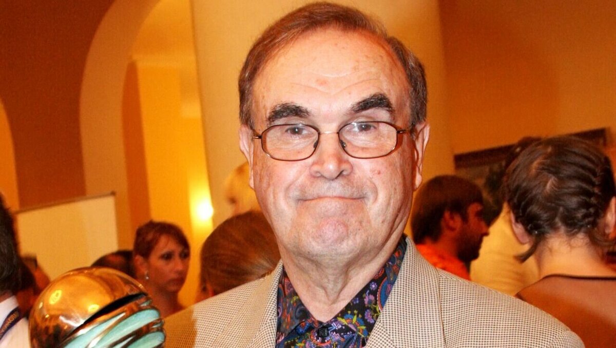     Директор театра «Ленком Марка Захарова» Марк Варшавер сообщил об улучшении состояния 88-летнего режиссера и сценариста Глеба Панфилова (на фото), госпитализированного с инсультом и пневмонией.