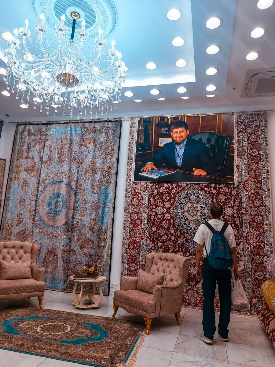 Если что, это - не телевизор, это - ковёр. Фото: Виктория Минаева