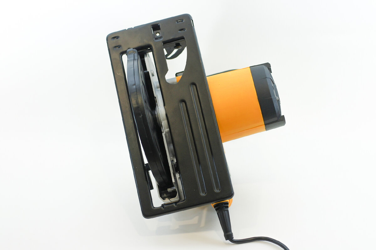 Обзор циркулярной пилы Denzel CS-210