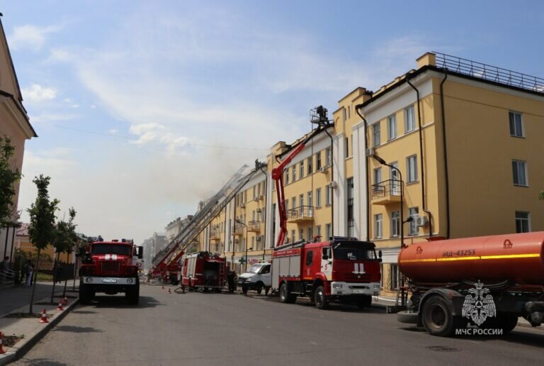    В мэрии объяснили, кто оплатит ремонт поврежденных огнем квартир в доме в центре Оренбурга Андрей Севостьянов