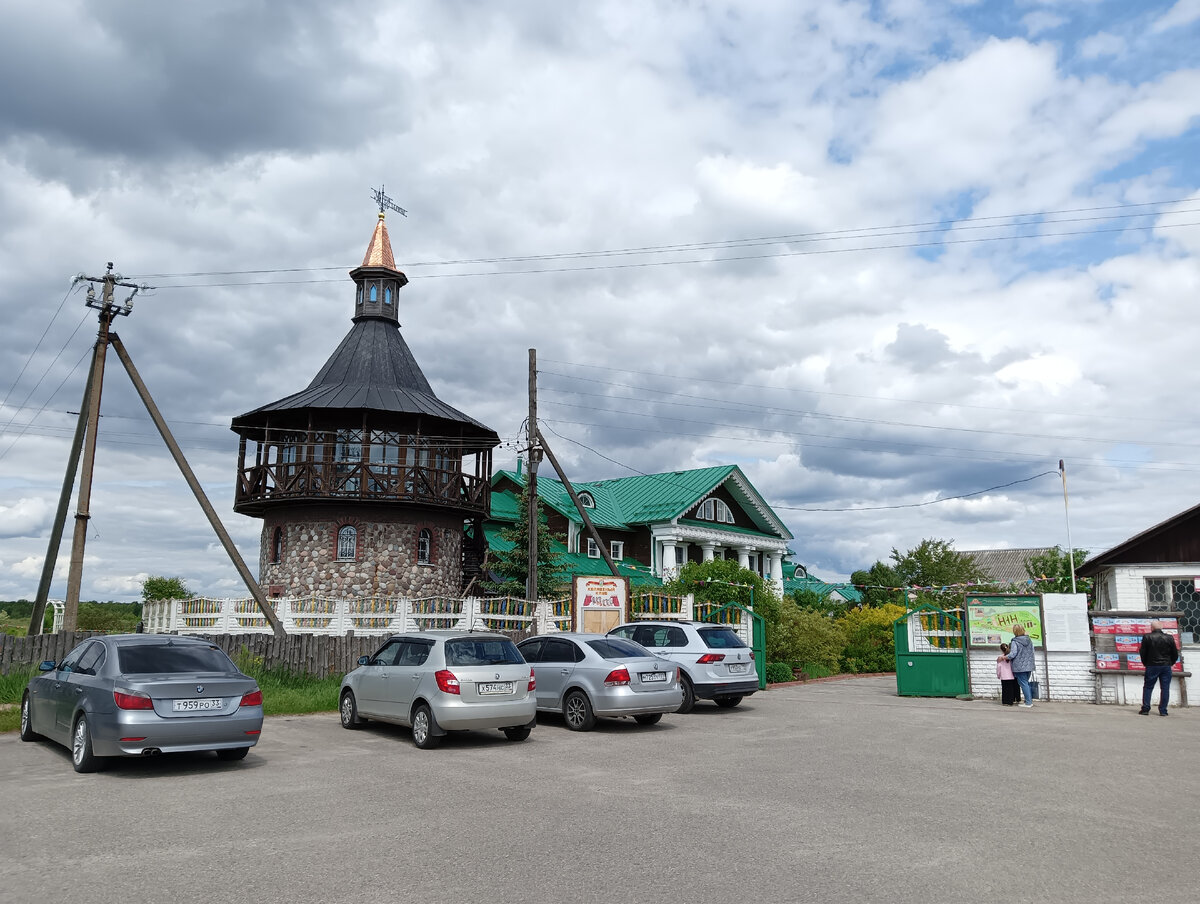 Большая и удобная парковка