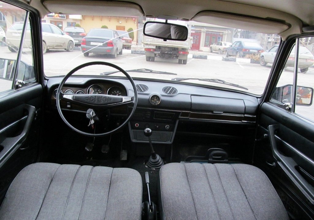 салон ВАЗ-2106