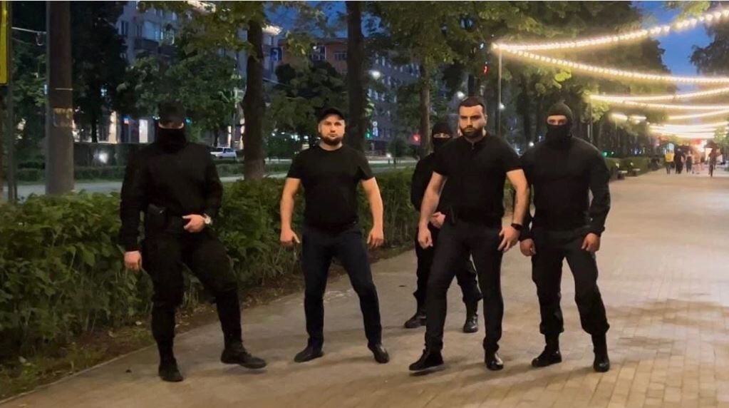 В Челябинске суд выпустил из СИЗО бывшего участника шоу Дом-2 | Русский ...