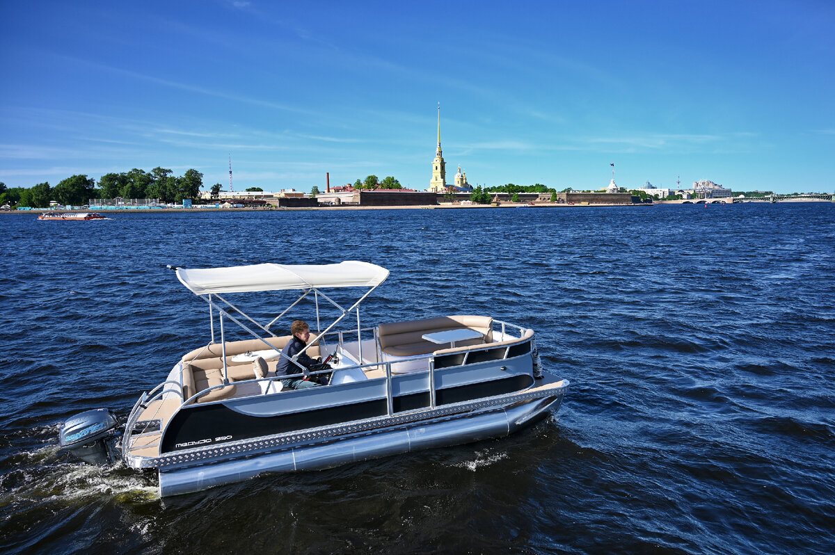 Понтон "Медуза". Идеальный недорогой вариант для компании до 5 человек с тентом на случай дождя. От 5 000 р./час