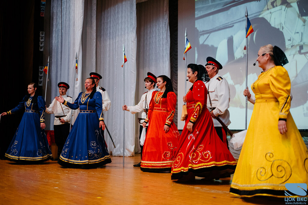 12.07.2023 г. В Доме культуры города Зернограда Ростовской области состоялась патриотическая акция «В единстве наша сила».-2