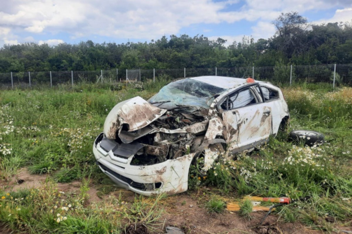 В Воронежской области при опрокидывании авто пострадали женщина и подросток  | АиФ Воронеж | Дзен