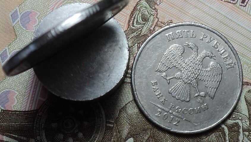 Среди обычных монет можно найти по-настоящему дорогую | Монеты | Дзен