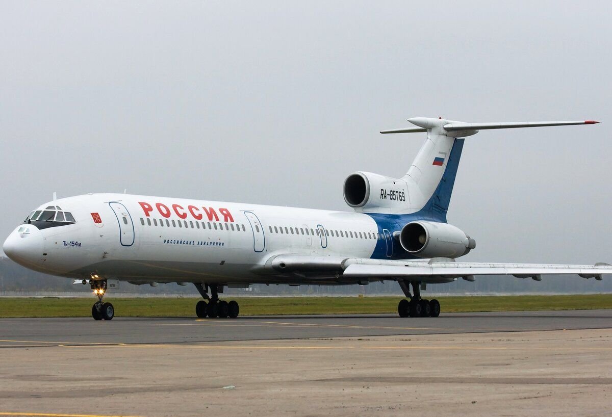 Самый массовый самолет. Ту-154 пассажирский самолёт. Ту 154 Россия. Ту 154 Россия авиакомпания. Борт номер 1 президента России марка самолёта