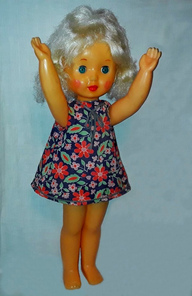Кукла- голубоглазая блондинка. СССР. Родное платье, рост: 52 см. Не часто встречающаяся. ЦЕНА в районе 3500 руб. ( цены примерные, зависят от состояния, комплектации и других причин!)