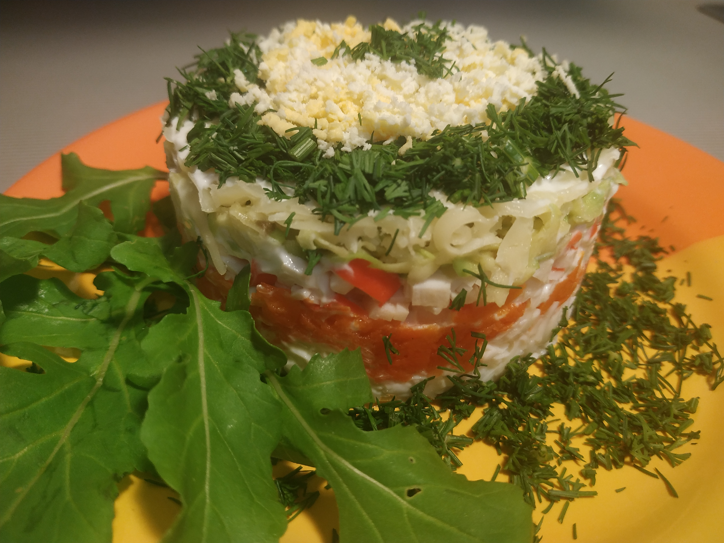 Салат с красной рыбой и крабовыми палочками