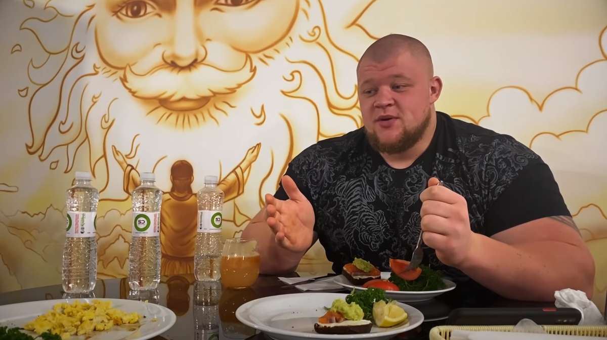 Кадр из видео с канала Гигант из Украины Павел Наконечный