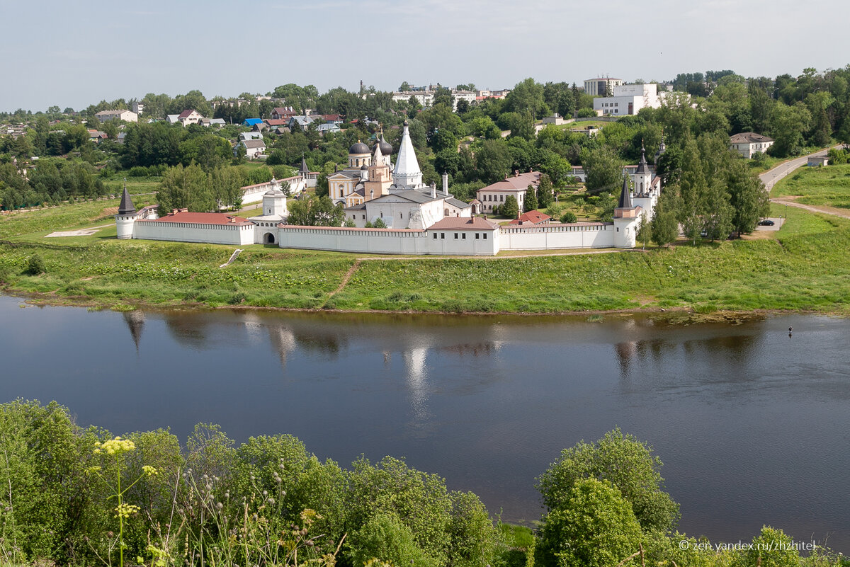 Монастырь в старице. Тверь городок Старица. Оршанский монастырь Тверская область.