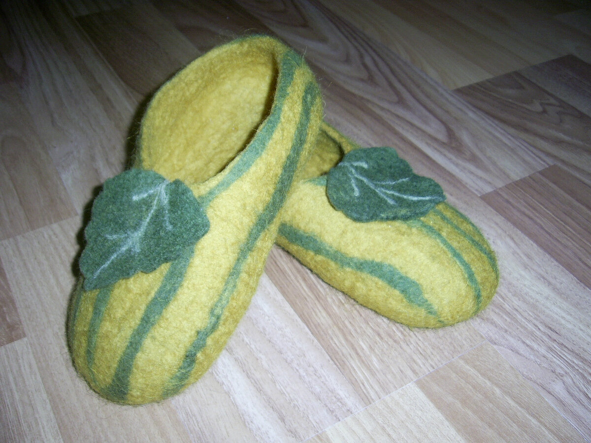 Мои первые тапочки были без подошвы
