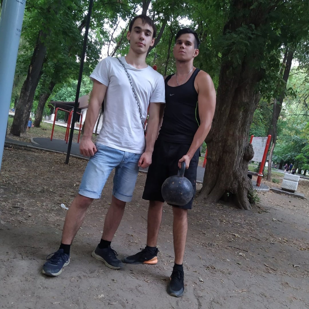 Это мы с другом занимаемся WORKOUT