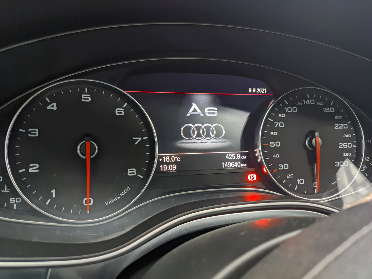 В автомобиле Audi A6 C7 есть множество блоков управления, в которых хранятся пробеги, общее время работы, количество срабатываний. На основе этих данных, можно узнать, скручен пробег или нет.