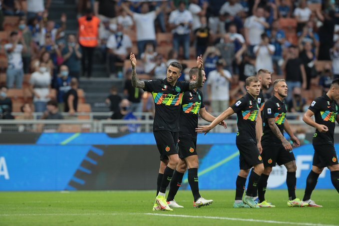 Матиас Весино после гола. Фото ФК «Интер»