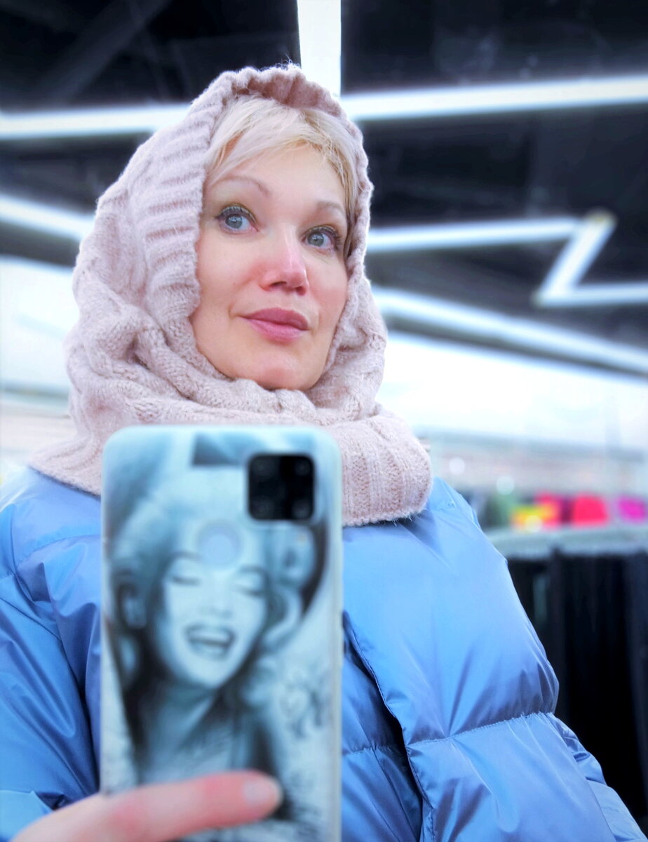 Снуд, который можно носить, как капор.