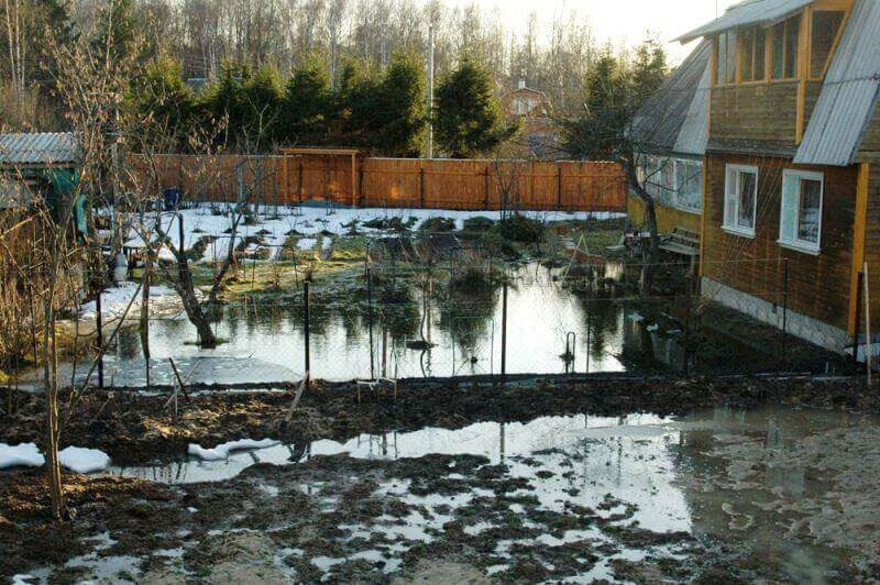 Необходимо обустроить дренажную систему на участке