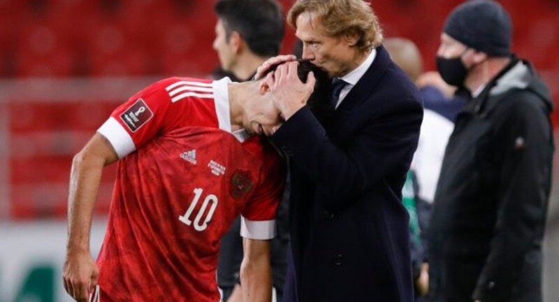 Четыре голкипера, среди которых Маринато Гилерме, Юрий Дюпин, Александр Максименко, Сергей Песьяков.