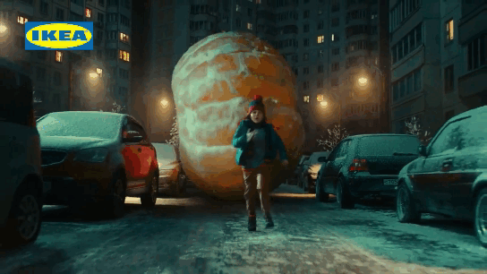 Ролик 2020 г. назывался "Новогодний блокбастер". Гиф из рекламного ролика сети Икеа