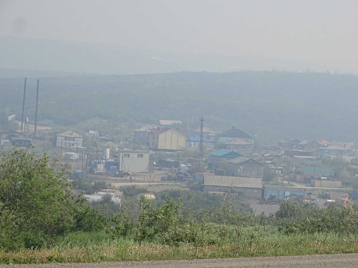 Дым висит неделями, при пожарах в тундре.