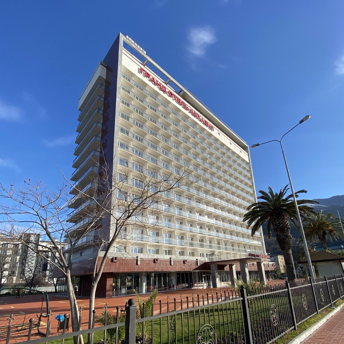 Отель Гранд-Абхазия весной