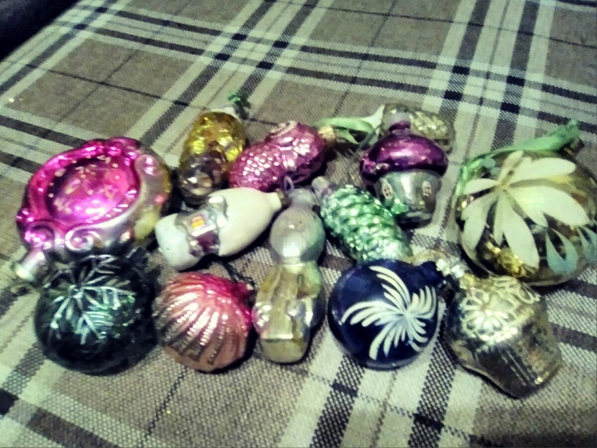 ёлочные игрушки из детства, мало что сохранилось. фото автора 