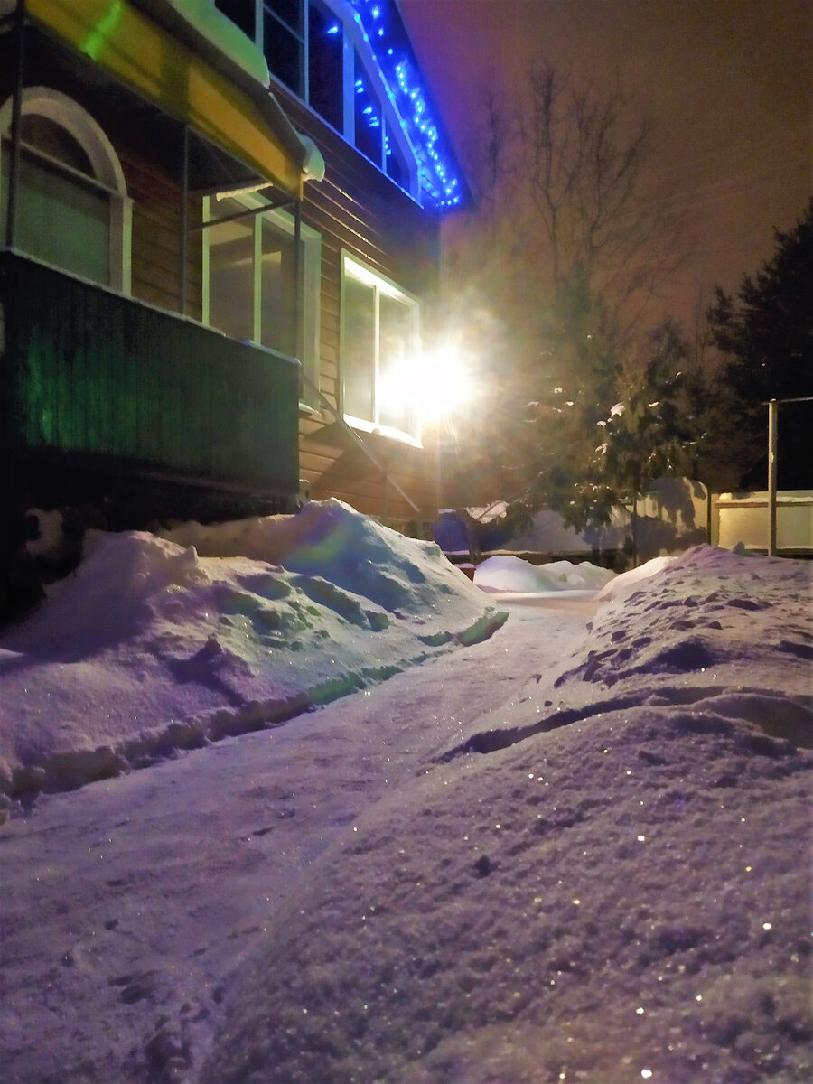 Мой дом и двор вечером