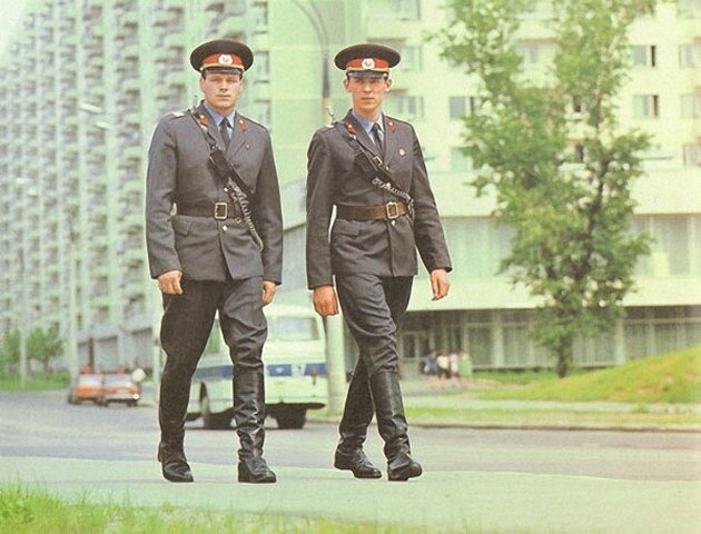 Советские милиционеры зачастую появлялись на улицах без оружия