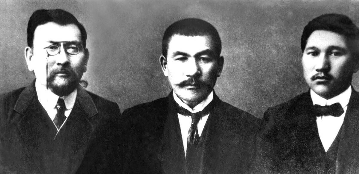 А. Байтурсынов, А. Букейханов и М. Дулатов, 1917г.