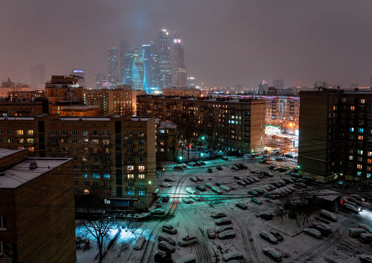 Вид из лет 2. Ночные окраины Москвы. Челябинск окраина города. Москва улицы окраины. Чертаново Северное гетто.